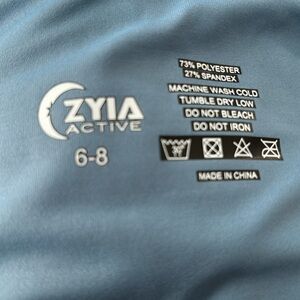 Blue Zyia Activewear capri leggings, size 6-8 NWOT